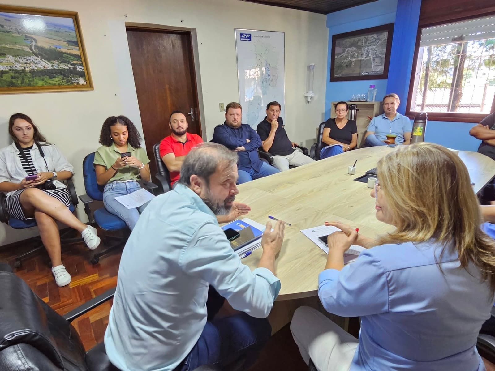 Imagem de capa da notícia: Prefeito Folador se reúne na Prefeitura com a deputada Adriana Lara e outras lideranças