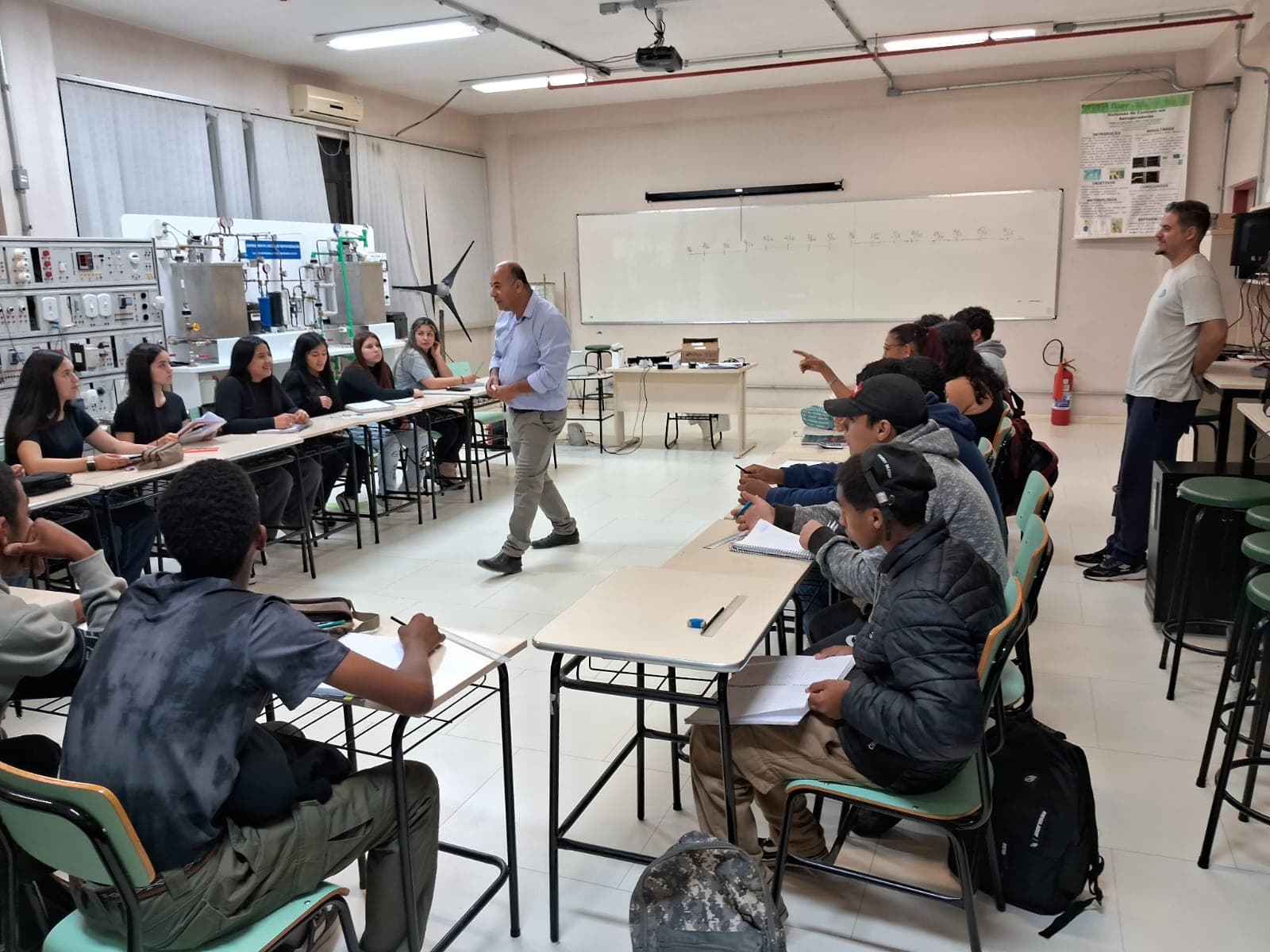 Imagem de capa da notícia: Projeto “Elétrica na EJA” tem início com alunos da Escola Neli Betemps em Candiota