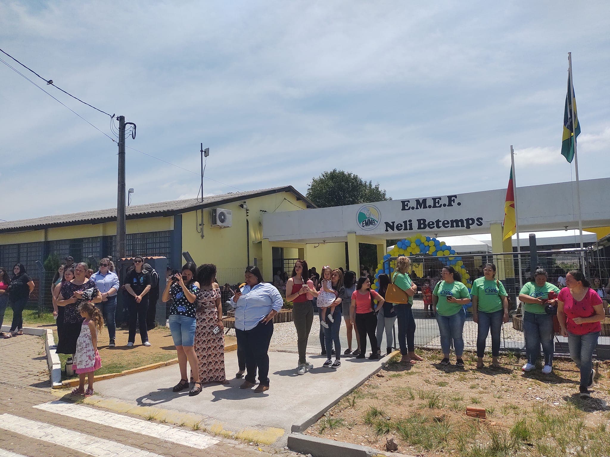 Imagem de capa da notícia: 1ª FEIRA COMUNITÁRIA EMPREENDEDORA E 1º ENCONTRO DE BANDAS NA ESCOLA NELI BETEMPS
