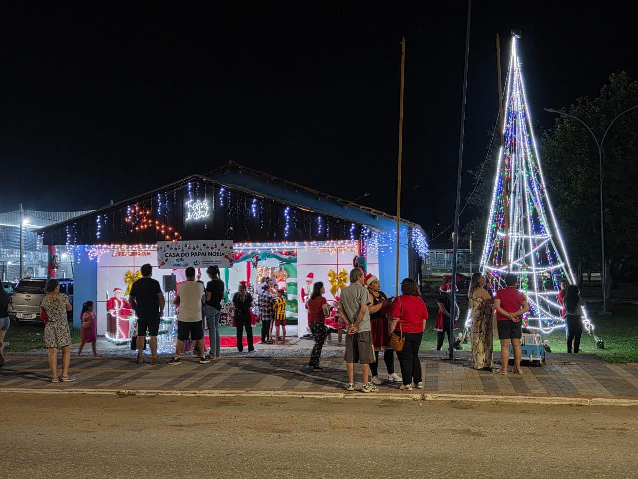 Imagem de capa da notícia: Casa do Papai Noel está oficialmente aberta à visitações
