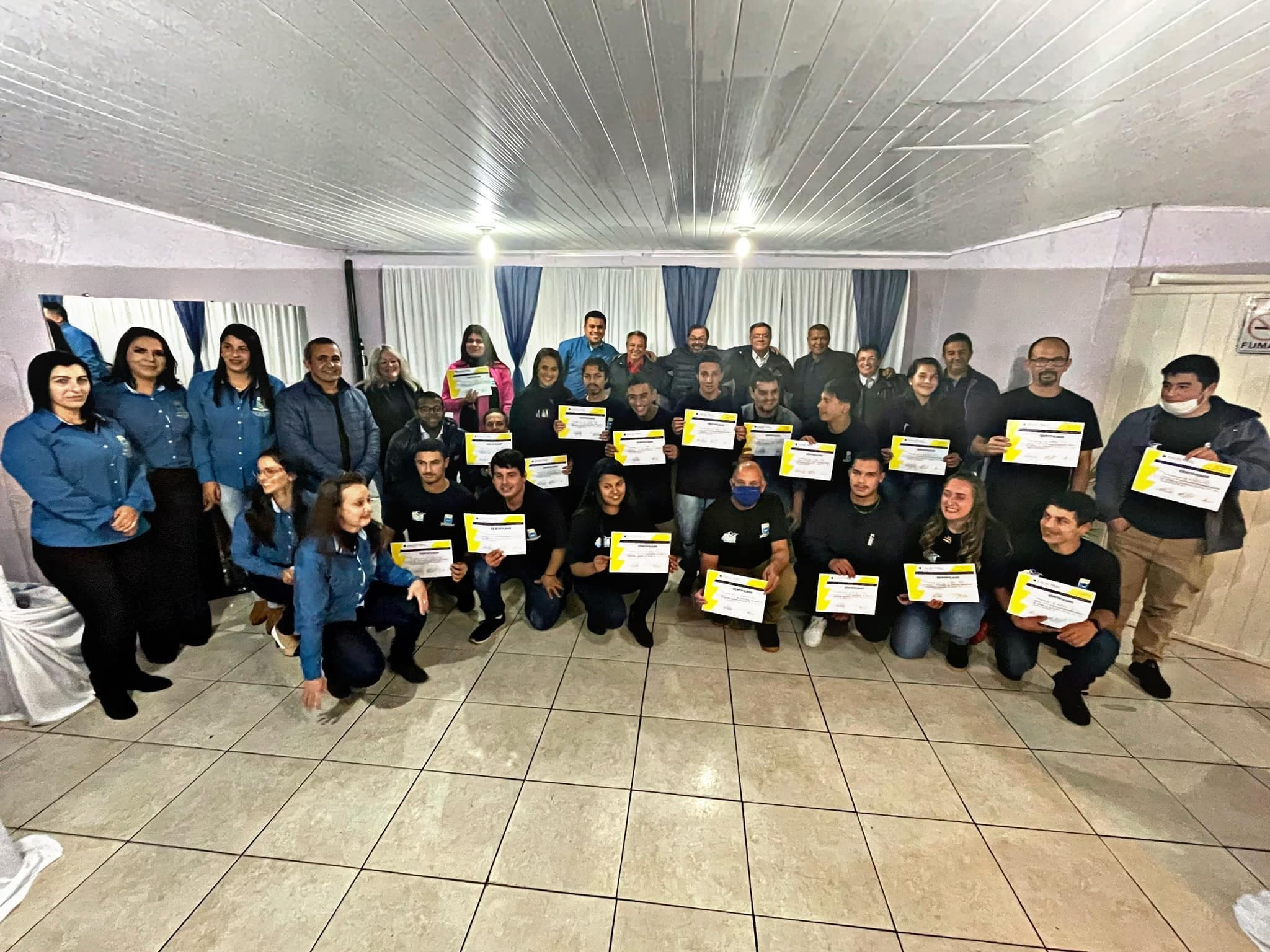 Imagem de capa da notícia: PREFEITURA DE CANDIOTA, COOPERSUL E ECTECC FORMAM 26 ALUNOS NO CURSO DE ELÉTRICA