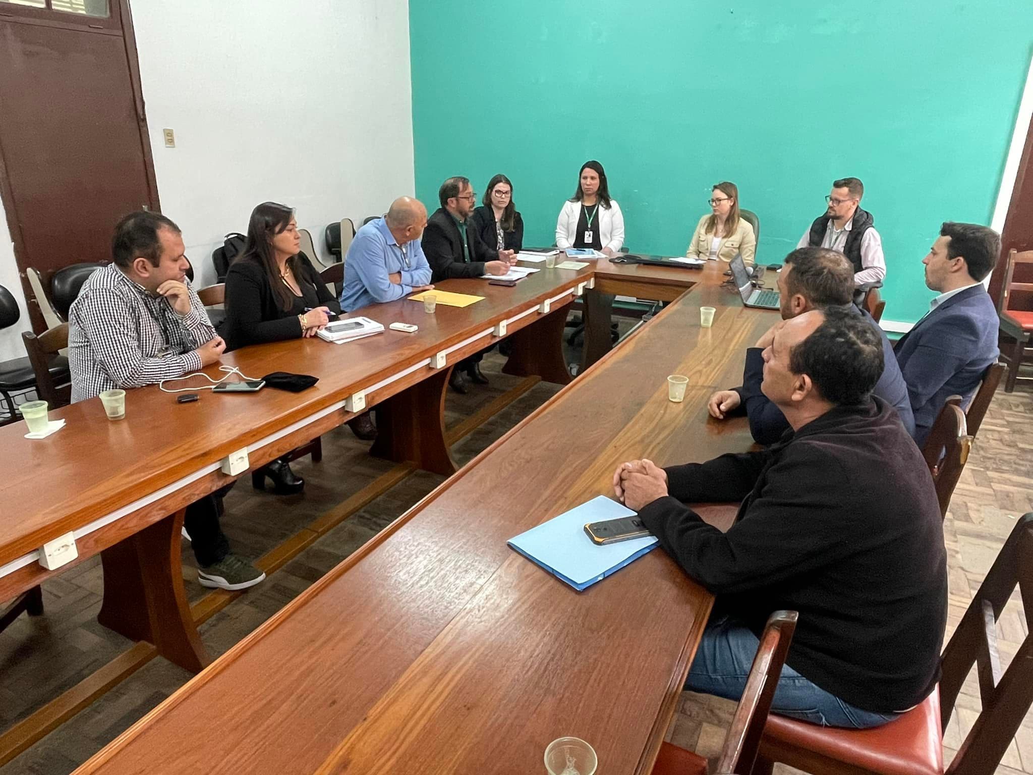 Imagem de capa da notícia: CONSÓRCIO PÚBLICO CIDEJA TRATA SOBRE A PONTE DO JAGUARÃO NA SECRETARIA ESTADUAL DA AGRICULTURA