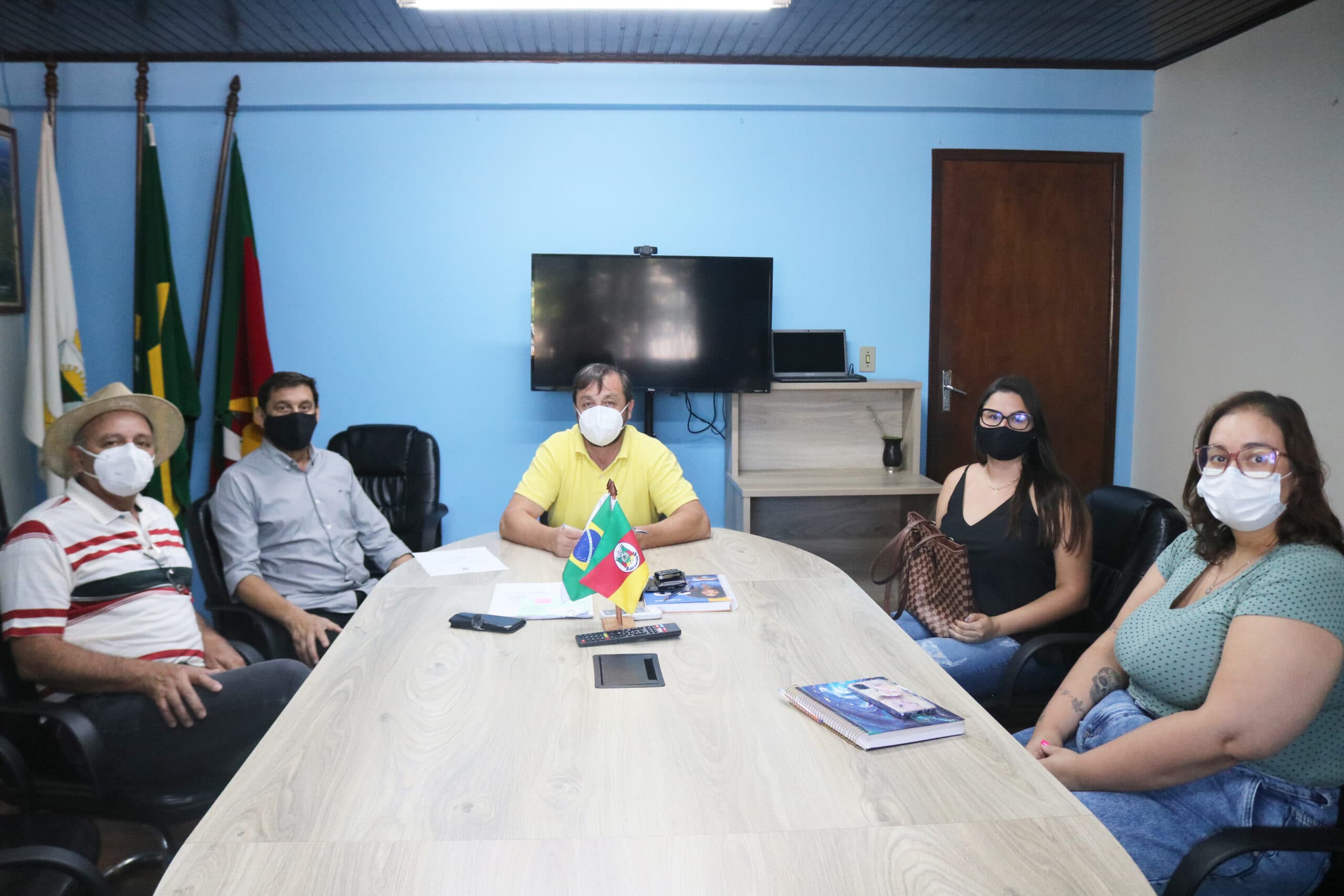Imagem de capa da notícia: PREFEITO FOLADOR PARTICIPA DE REUNIÃO COM O PREFEITO DE HULHA NEGRA