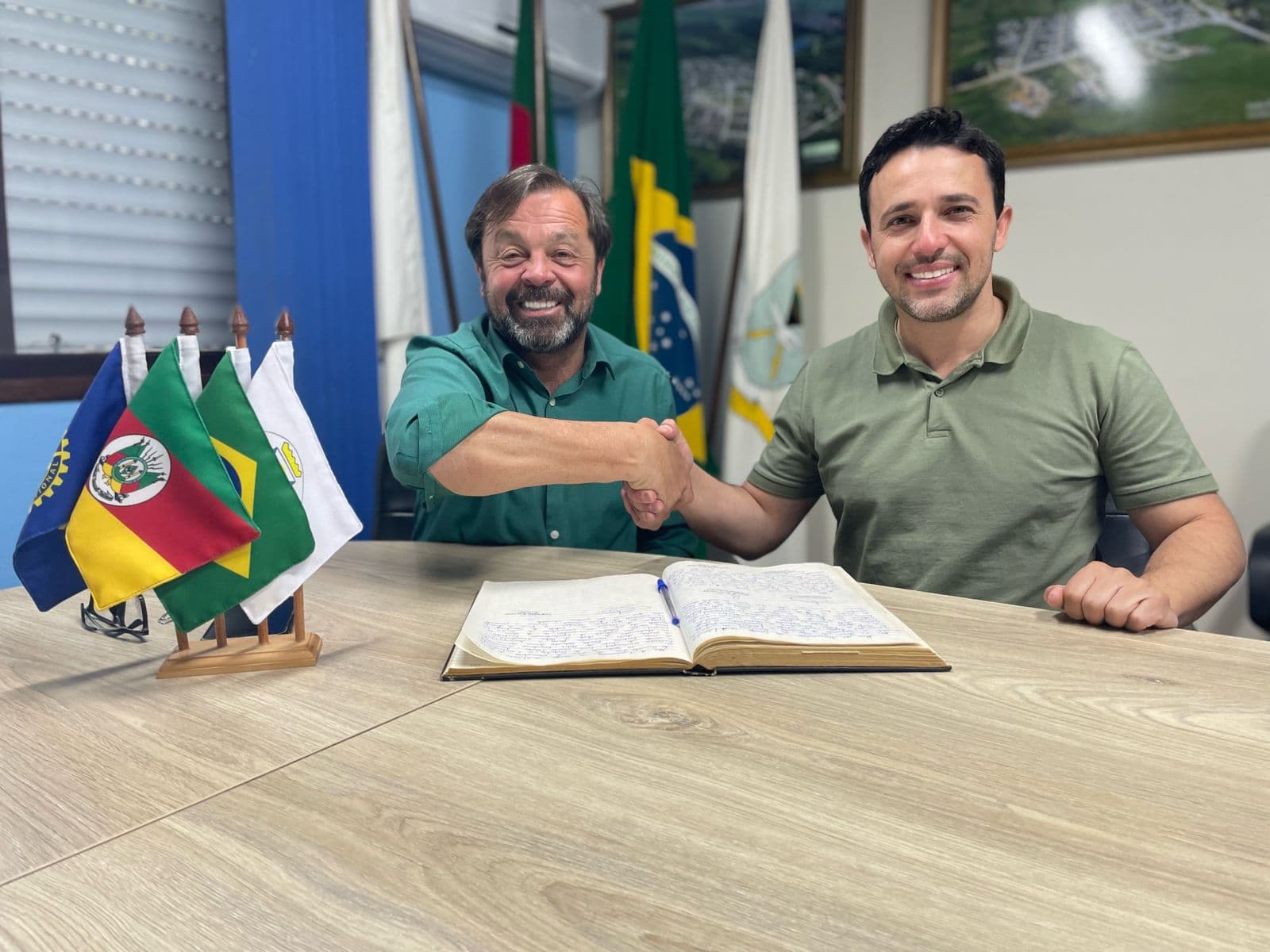 Imagem de capa da notícia: PAULINHO BRUM ASSUME O MUNICÍPIO COMO PREFEITO EM EXERCÍCIO