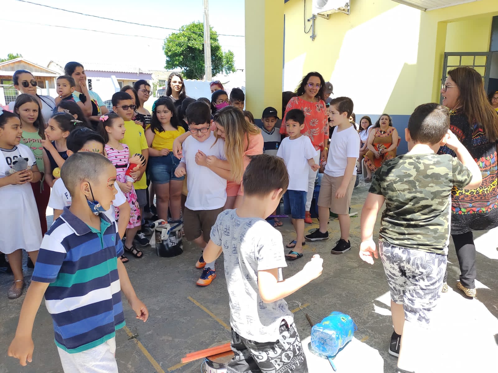 Imagem de capa da notícia: MOSTRA CULTURAL E MOSTRA DE TRABALHOS EM ESCOLAS MUNICIPAIS DE CANDIOTA