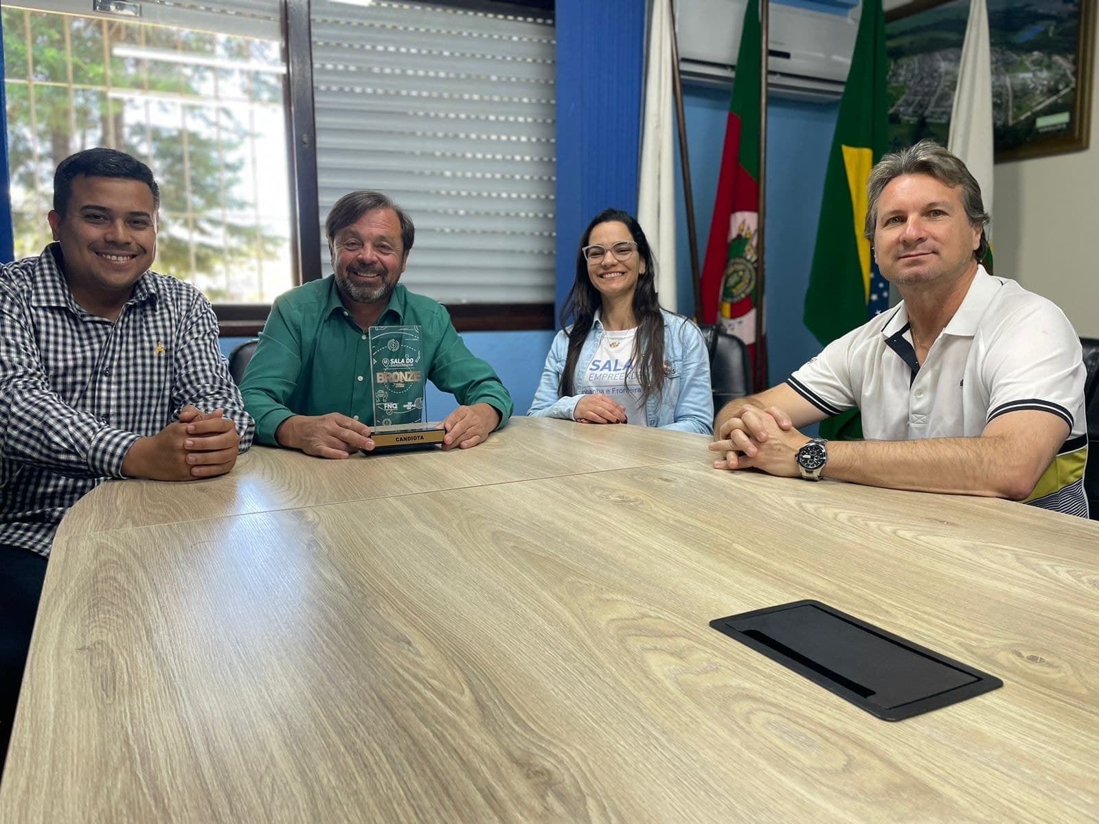 Imagem de capa da notícia: SALA DO EMPREENDEDOR DE CANDIOTA É CERTIFICADA COM SELO BRONZE PELO SEBRAE