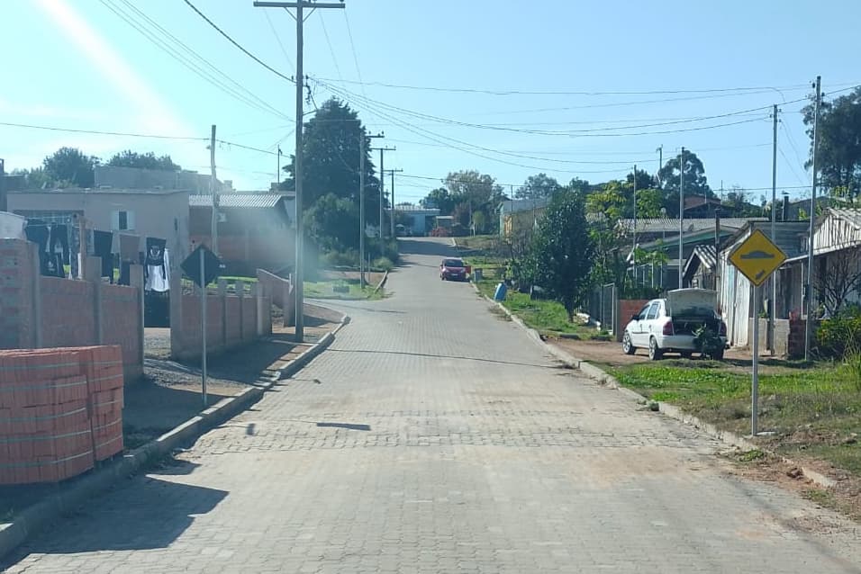 Imagem de capa da notícia: SETOR DE TRÂNSITO DA PREFEITURA DE CANDIOTA REALIZA ALTERAÇÕES NO TRÂNSITO NA SEDE DO MUNICÍPIO