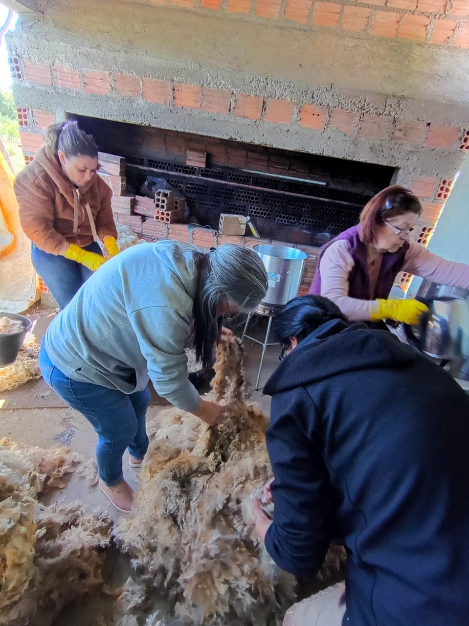 Imagem de capa da notícia: Prefeitura de Candiota dá início ao curso de confecção de acolchoados em lã no interior do município