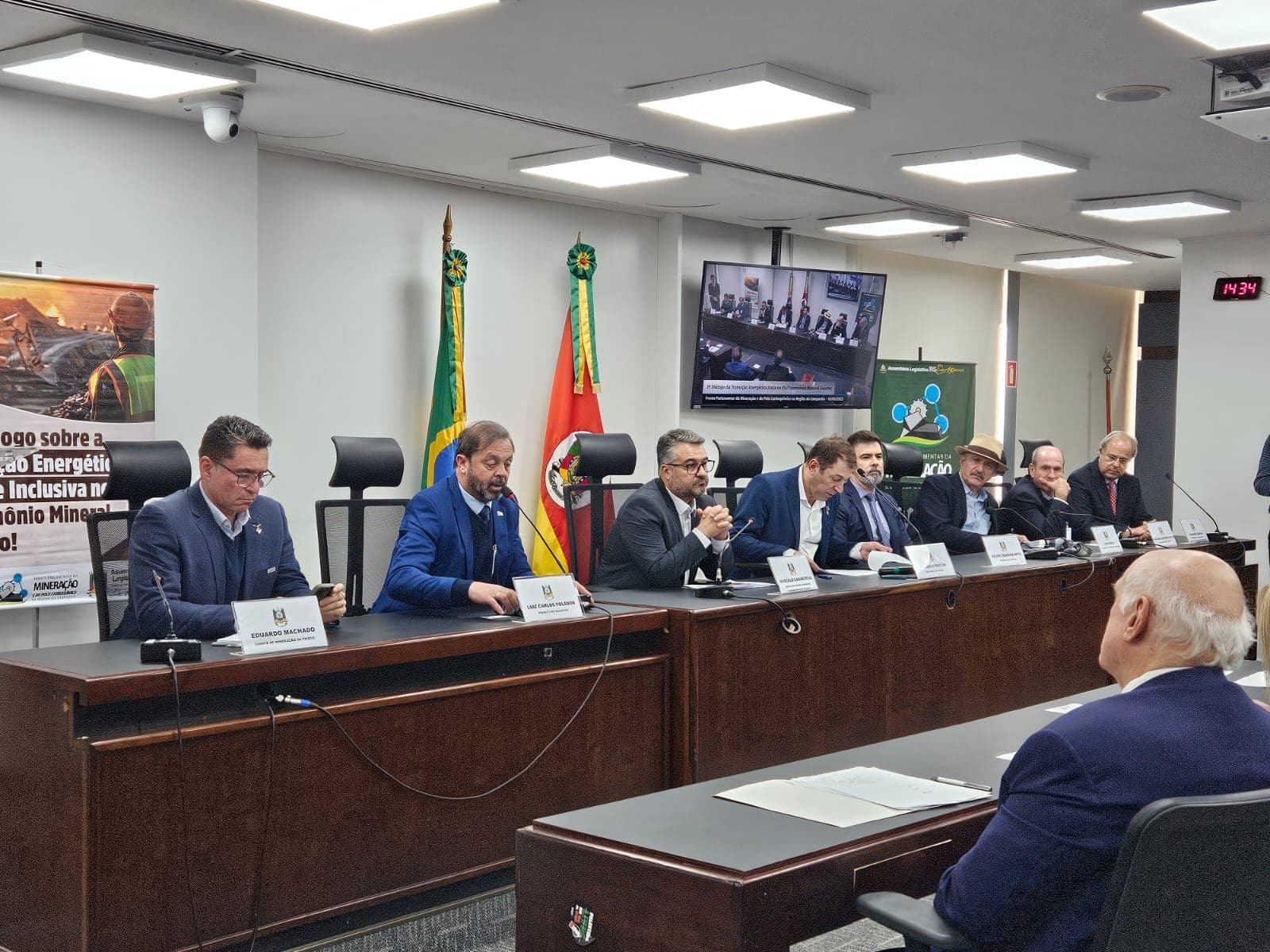Imagem de capa da notícia: Prefeito Folador participa do 2º Diálogo sobre a Transição Energética Justa e Inclusiva do Estado