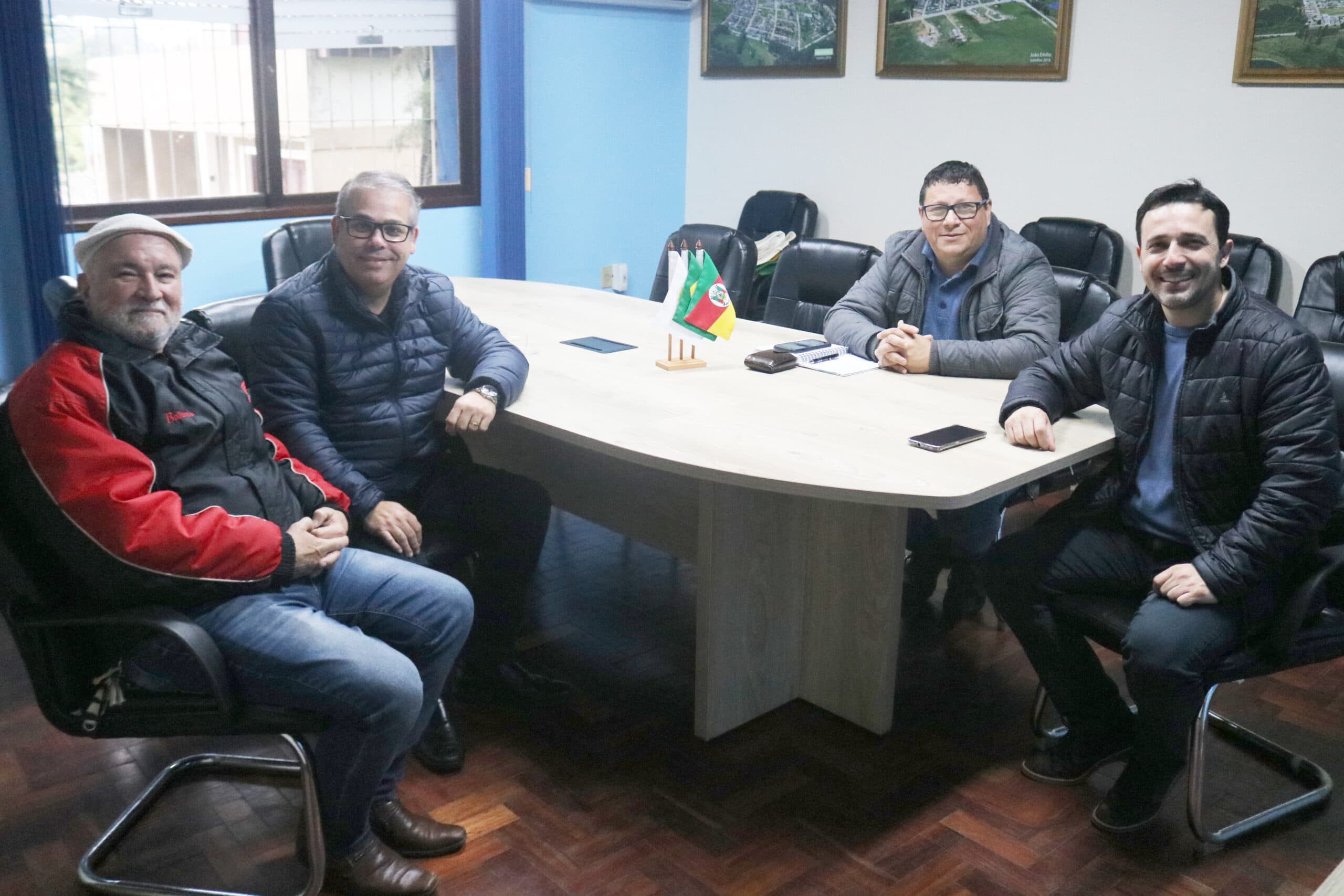 Imagem de capa da notícia: REUNIÃO ENTRE PREFEITURA DE CANDIOTA E FGTAS TRATA FUTUROS PROJETOS COM O PROPÓSITO DE GERAR MAIS EMPREGO, RENDA E QUALIFICAÇÃO DE MÃO DE OBRA LOCAL