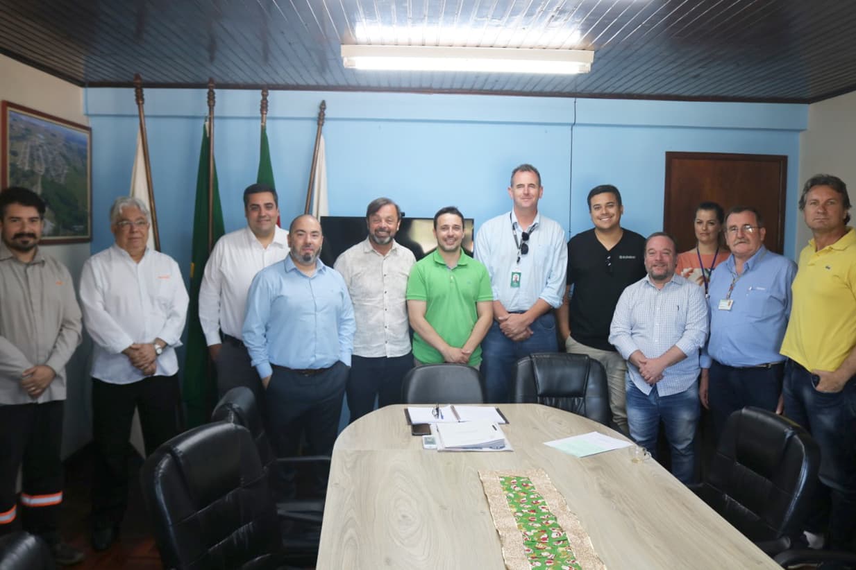 Imagem de capa da notícia: QUALIFICAÇÃO PROFISSIONAL EM CANDIOTA: CURSOS DE MONTADOR DE ANDAIME, CALDEIREIRO, SOLDADOR E MECÂNICO INDUSTRIAL SERÃO OFERECIDOS ATRAVÉS DE PARCERIA ENTRE PREFEITURA MUNICIPAL, SENAI E EMPRESAS LOCAIS