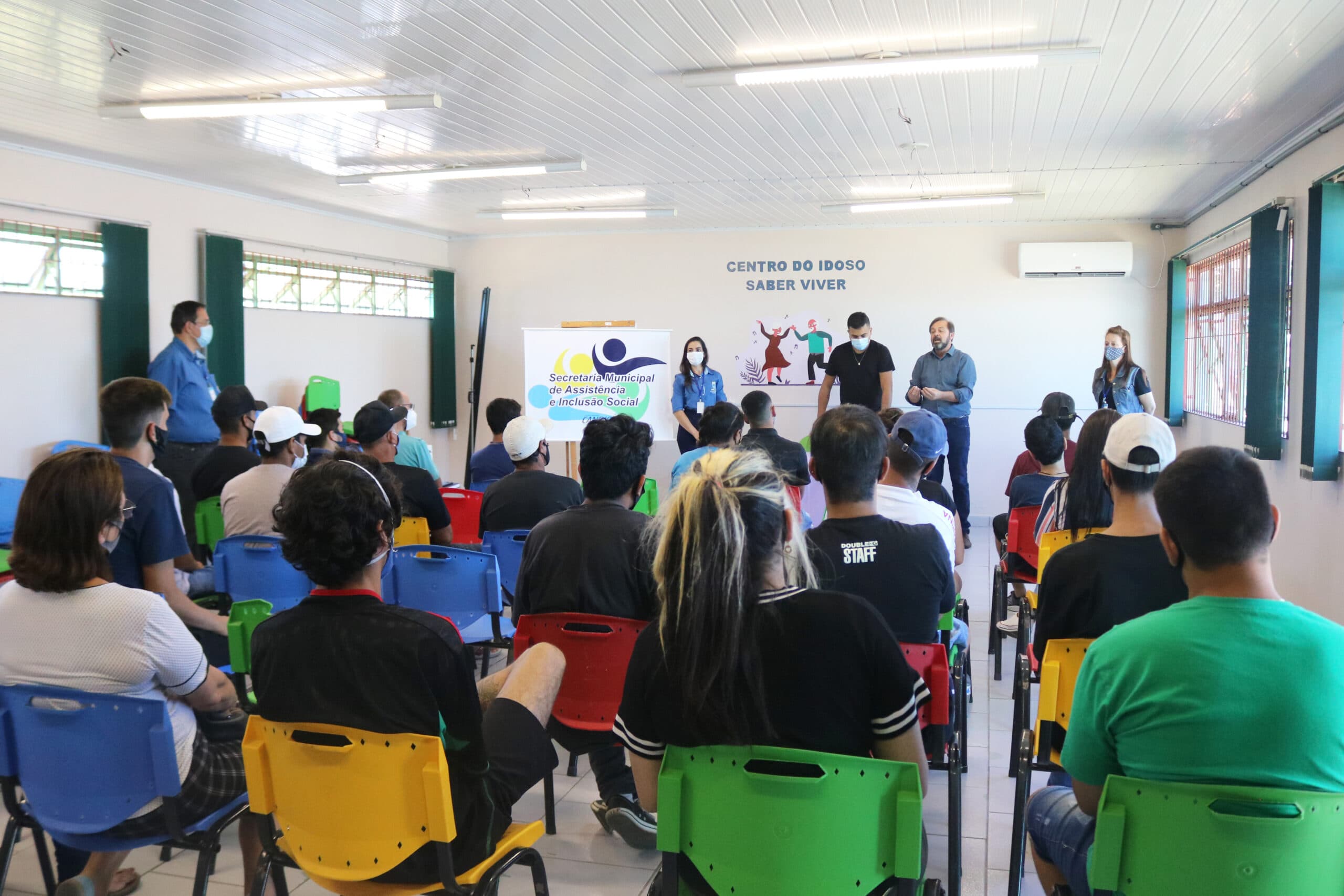 Imagem de capa da notícia: PREFEITO FOLADOR SE REÚNE COM ALUNOS DO CURSO DE ELETRICISTA RESIDENCIAL