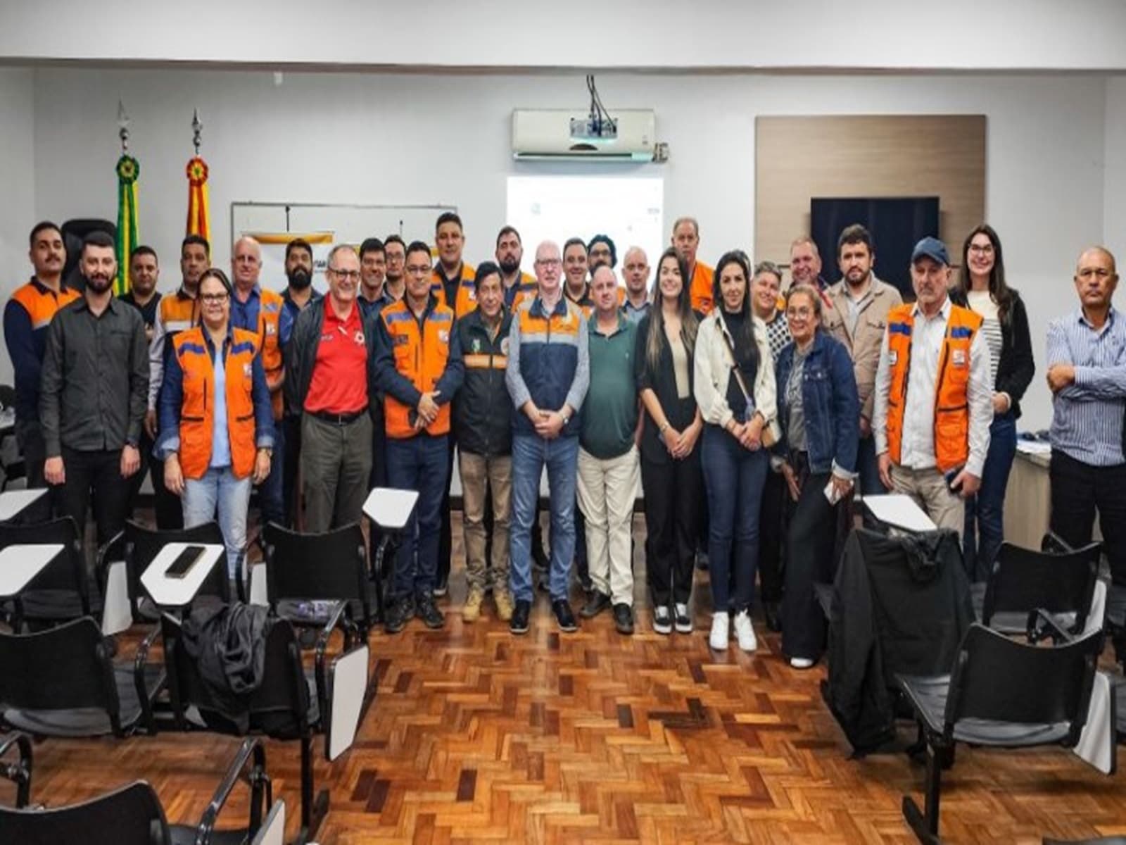Imagem de capa da notícia: Equipe da Defesa Civil e secretária de Planejamento de Candiota participam de capacitação em Uruguaiana