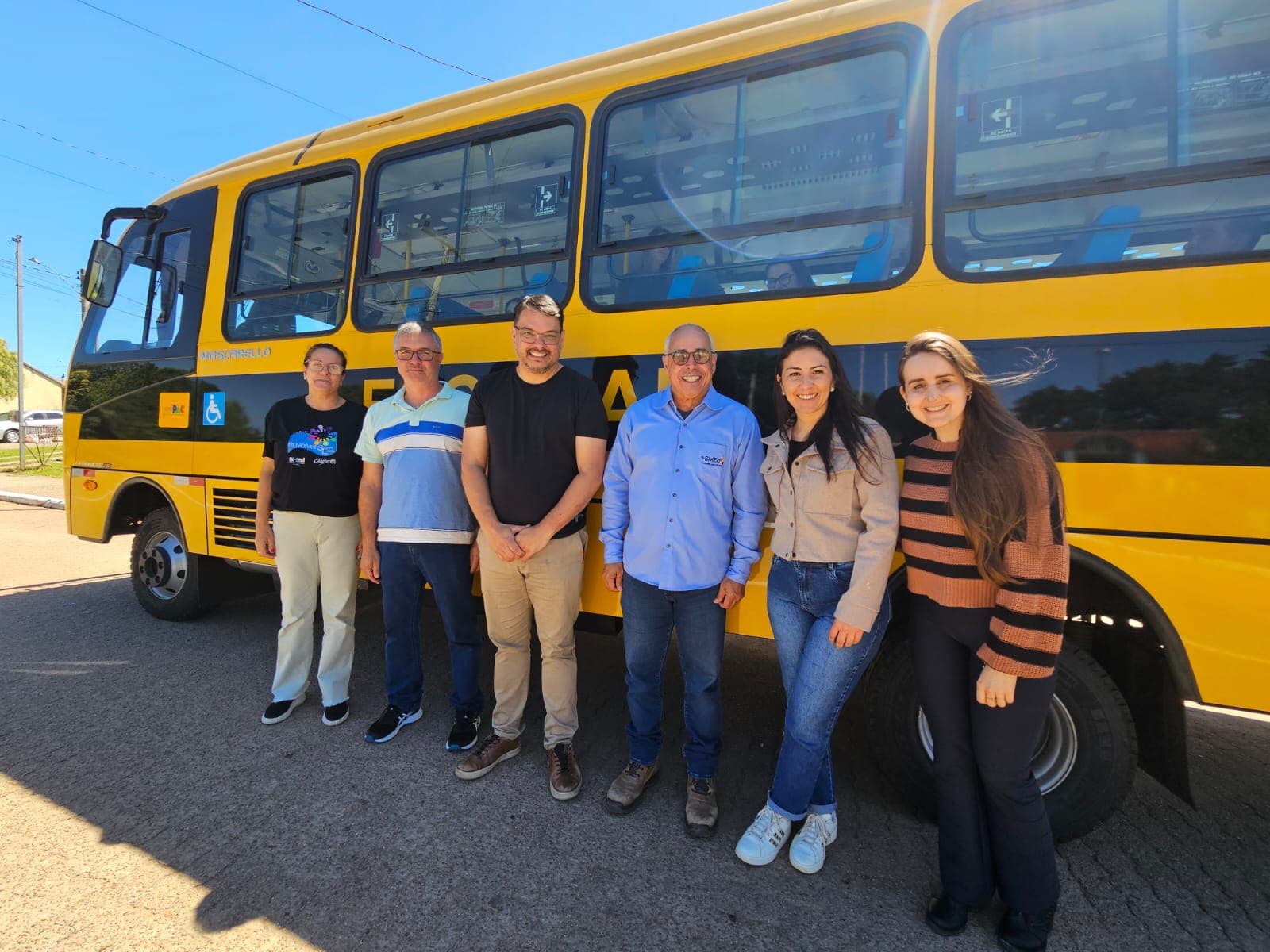 Imagem de capa da notícia: Educação de Candiota recebe novo transporte escolar com acessibilidade