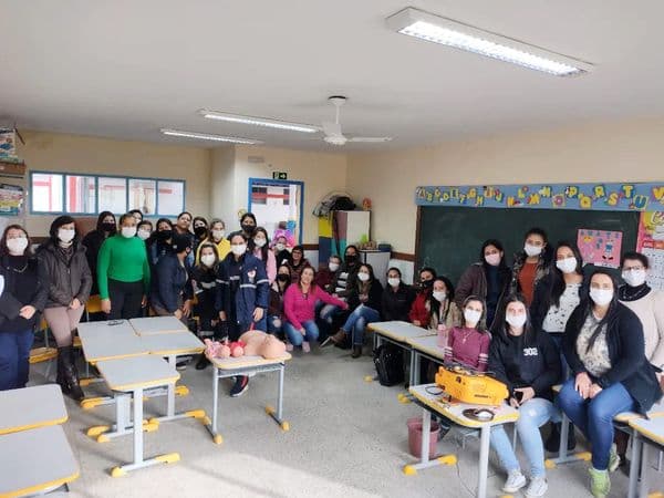 Imagem de capa da notícia: CURSO DE FORMAÇÃO DE NOÇÕES BÁSICAS DE PRIMEIROS SOCORROS É REALIZADO EM ESCOLAS DE CANDIOTA