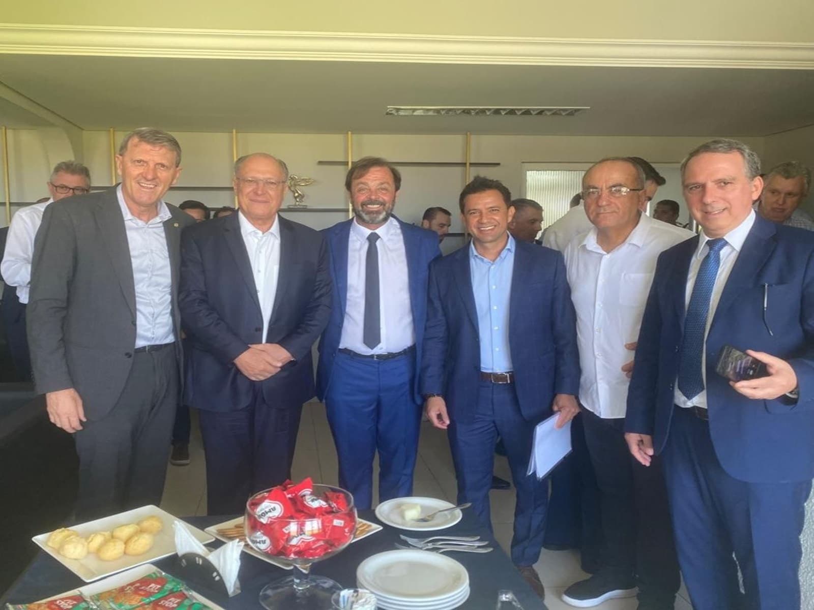 Imagem de capa da notícia: Prefeito de Candiota e lideranças se reúnem com o vice-presidente da República para tratar sobre a Usina